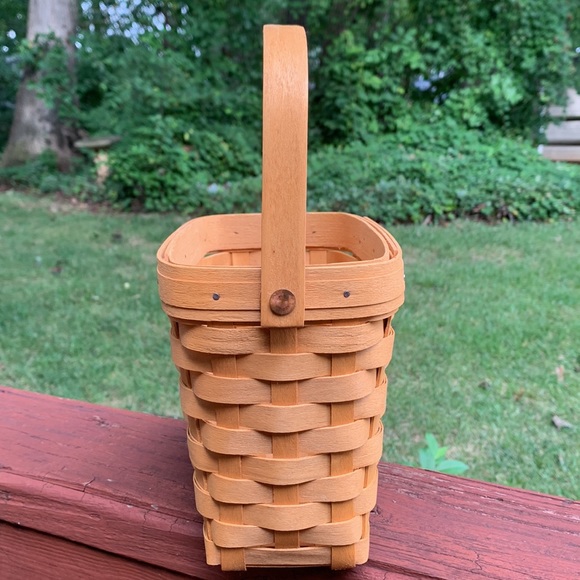 Longaberger 1998 Dresden Tour Basket, 5” x 8 1/2” x 6 1/2” - Picture 3 of 13